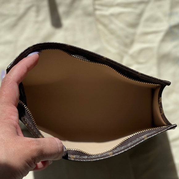 Louis Vuitton Toiletry - Poche Toilette 19 - Picture 7 of 11